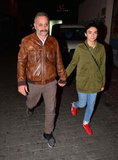 Hazar Ergüçlü, yönetmen sevgilisi Onur Ünlü’yü ailesi ile tanıştırdı