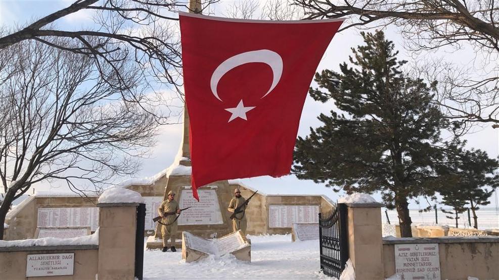 Sarıkamış şehitleri için eksi 15 derecede nöbet