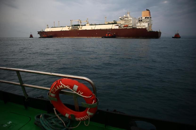 Dev gemiler arasındaki LNG transferi 2 günde tamamlandı