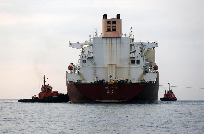 Dev gemiler arasındaki LNG transferi 2 günde tamamlandı