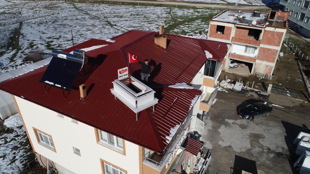Çatıdaki mezar şaşkınlık yarattı