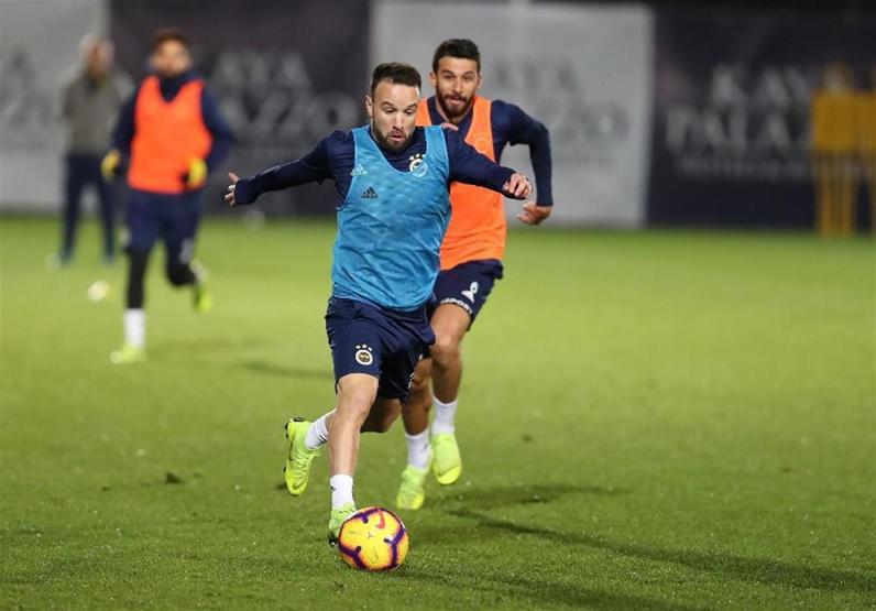 Fenerbahçe, AZ Alkmaar maçına iki farklı 11le çıkacak