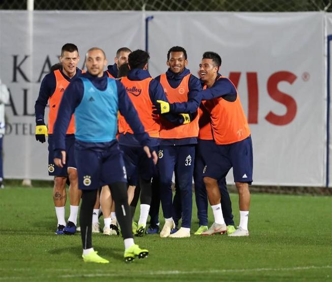 Fenerbahçe, AZ Alkmaar maçına iki farklı 11le çıkacak
