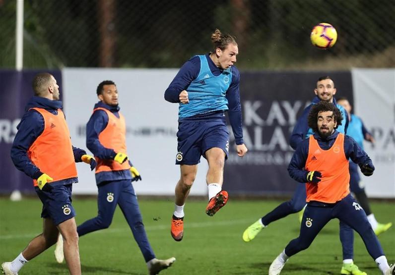 Fenerbahçe, AZ Alkmaar maçına iki farklı 11le çıkacak