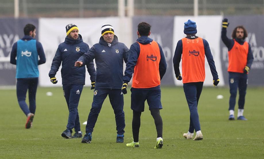 Fenerbahçe, AZ Alkmaar maçına iki farklı 11le çıkacak