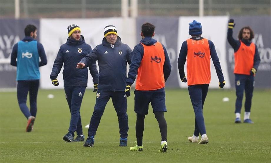 Fenerbahçe, AZ Alkmaar maçına iki farklı 11le çıkacak