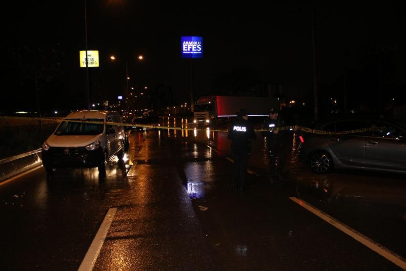 İzmir sağanak yağışa teslim oldu
