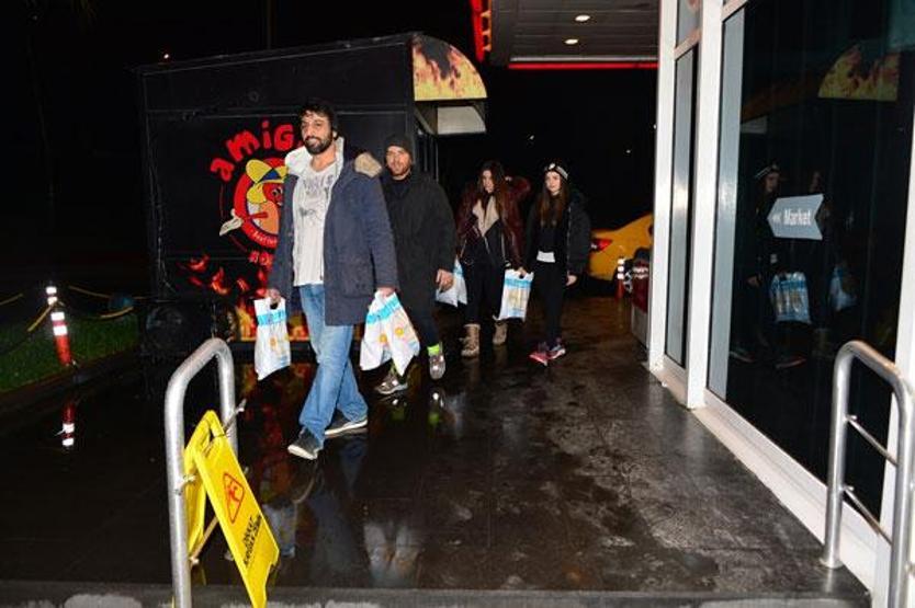 Athena Gökhan bu otobüste kalıyor