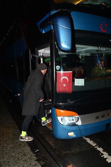 Athena Gökhan bu otobüste kalıyor