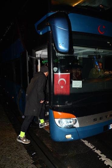 Athena Gökhan bu otobüste kalıyor