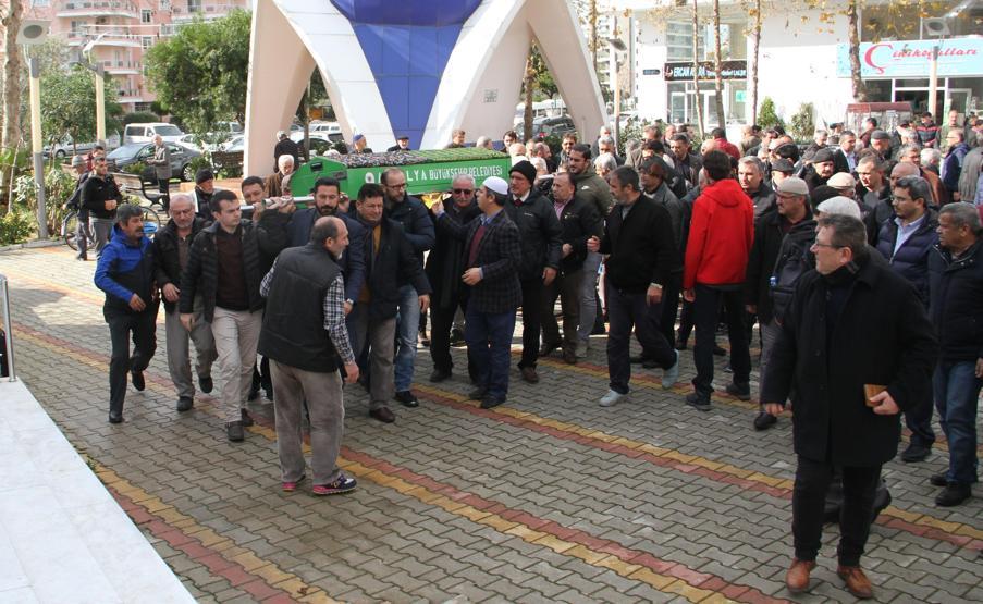 Yönetmen Orçun Benli’nin trafik kazasında ölen annesi defnedildi