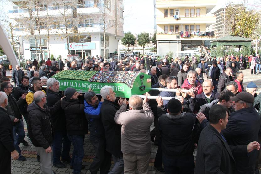 Yönetmen Orçun Benli’nin trafik kazasında ölen annesi defnedildi