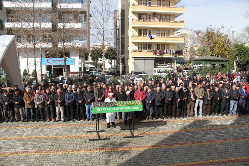 Yönetmen Orçun Benli’nin trafik kazasında ölen annesi defnedildi