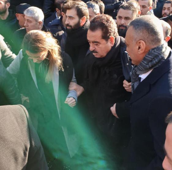 İbrahim Tatlısesin acı günü... Annesini son yolculuğuna uğurladı