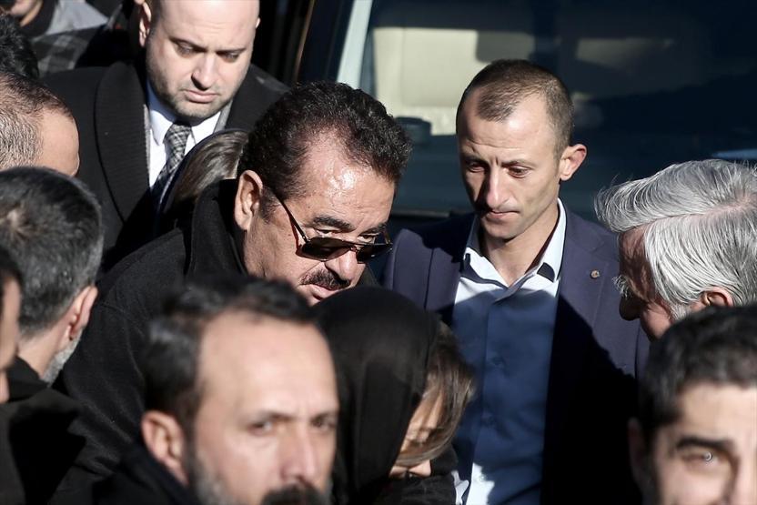 İbrahim Tatlısesin acı günü... Annesini son yolculuğuna uğurladı