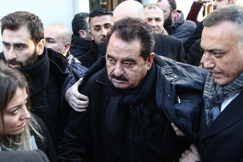 İbrahim Tatlısesin acı günü... Annesini son yolculuğuna uğurladı