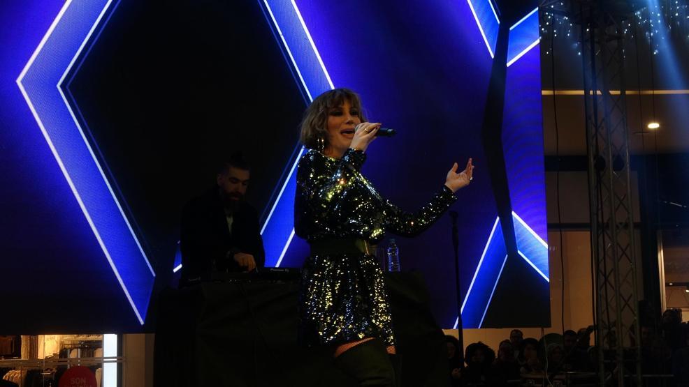 İrem Derici söyledi, sevgilisi dans etti