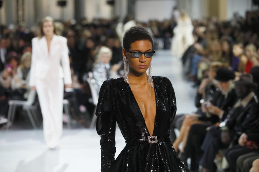 Paris’te Stephane Rolland’ın defilesi büyük beğeni topladı