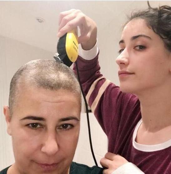 Hazal Kaya müjdeyi verdi: Çok şükür atlattık