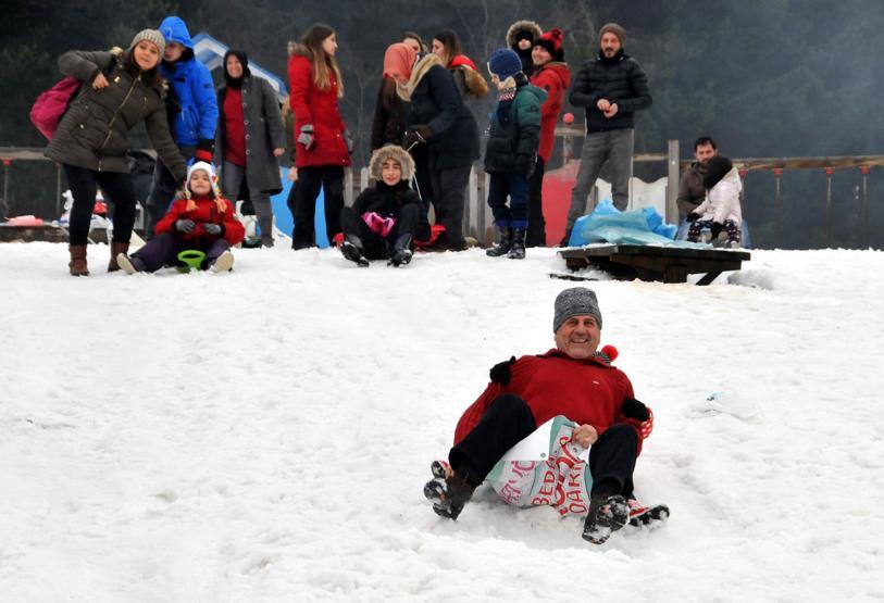 Tatilcilerin akınına uğrayan Uludağda 11 kilometre kuyruk
