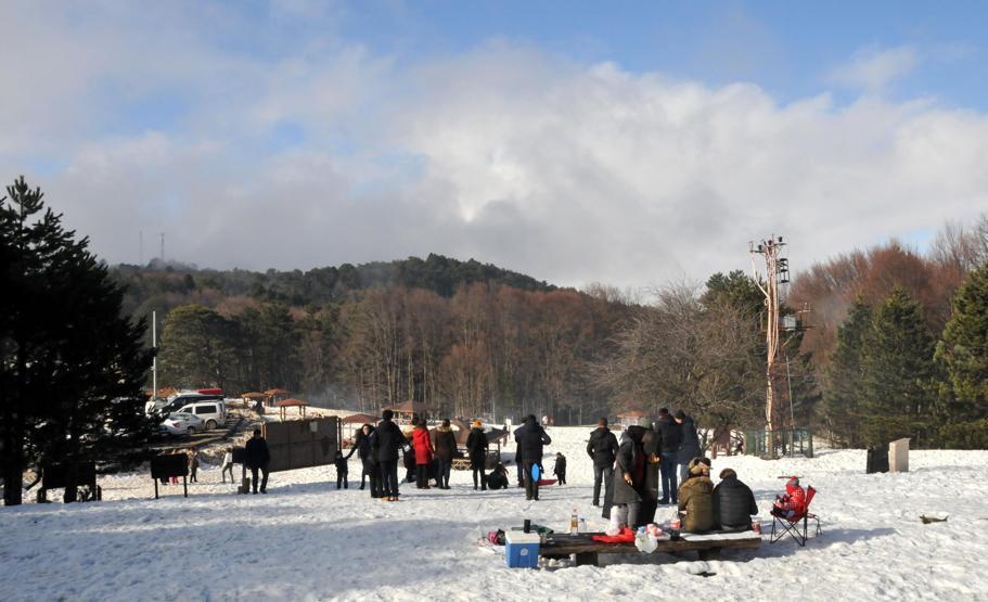 Tatilcilerin akınına uğrayan Uludağda 11 kilometre kuyruk