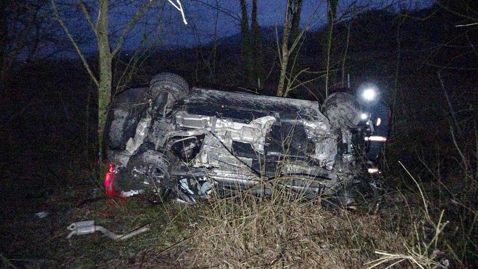 TEMde feci kaza: Takla attı, bariyeri aşıp şarampole yuvarlandı