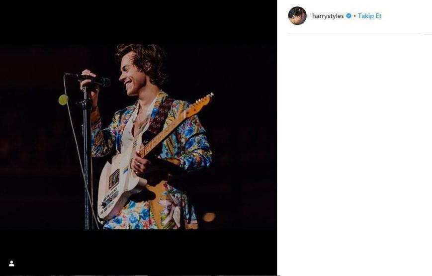 Harry Styles hayranlığını yüzündeki dövmeyle gösterdi