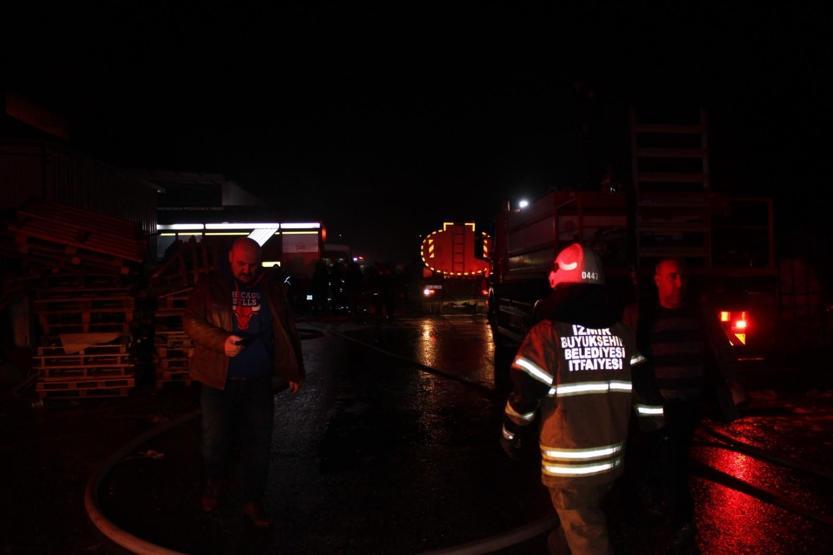 Son Dakika... İzmirde büyük yangın