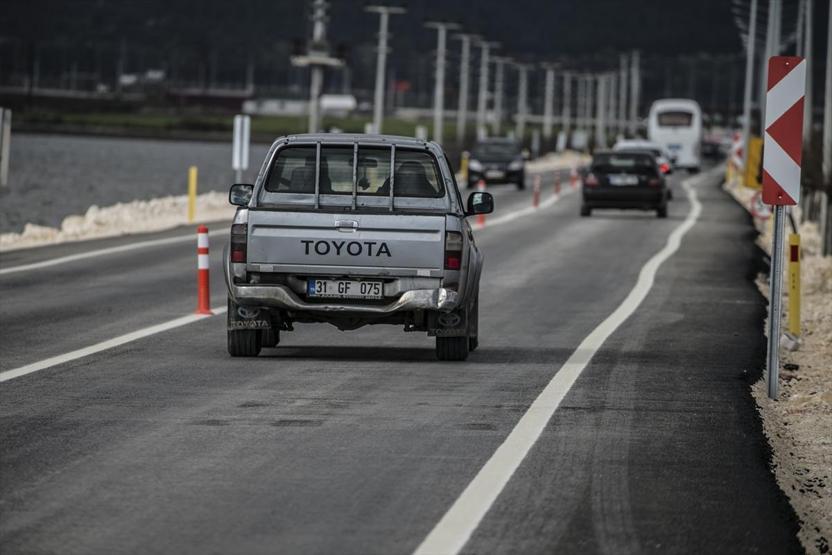 Havalimanı yolu 2 haftalık çalışmanın ardından trafiğe açıldı