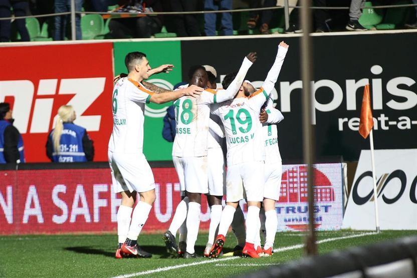 Alanyaspordan Galatasaraya çelme