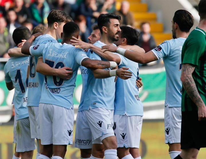 Başakşehir farkı 8 puana çıkardı