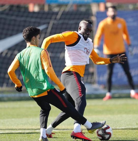 İki futbolcu takıma geri döndü