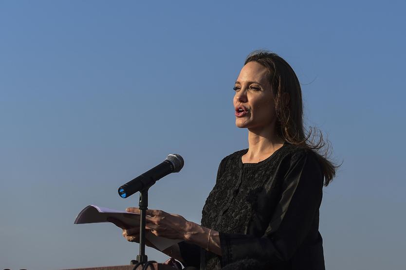 Angelina Jolie Rohingya mülteci kampında