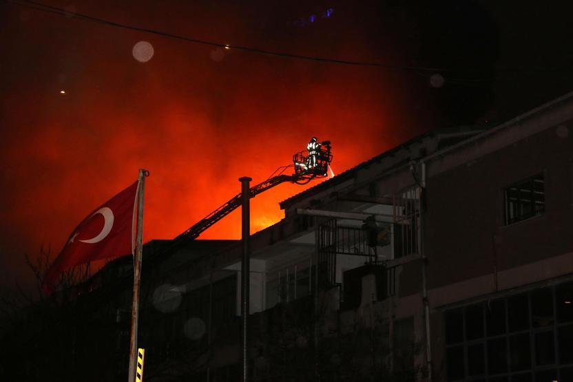 Son Dakika... Kağıthanede yangın.. 2 saat sonra söndürüldü