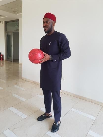 Fenerbahçenin efsanesi Jay Jay Okocha şimdi ne yapıyor