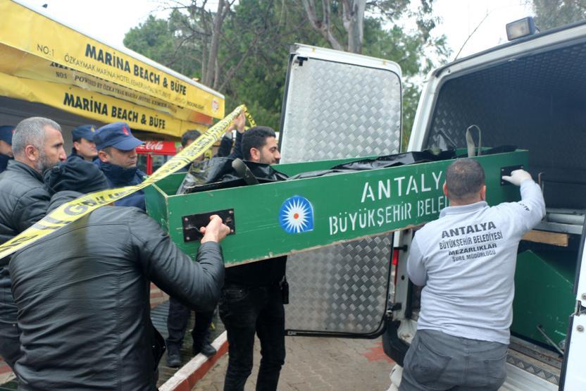 Vücudunun üst tarafı olmayan erkek cesedi kıyıya vurdu