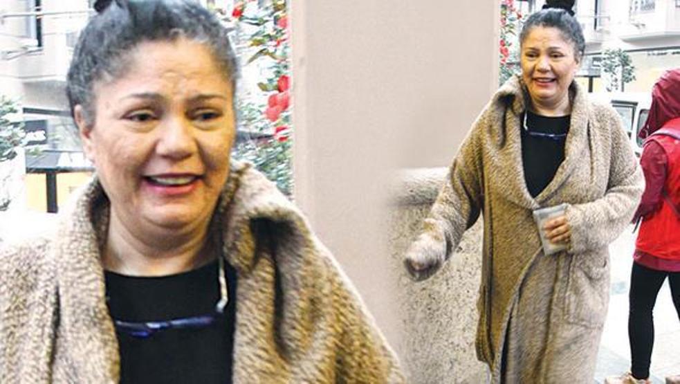 Görenler tanıyamadı... Ünlü şarkıcı sıfır makyaj