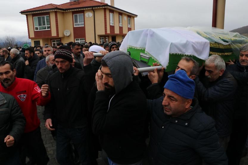 Kartaldaki apartman faciasında ölen Şevval, duvakla uğurlandı