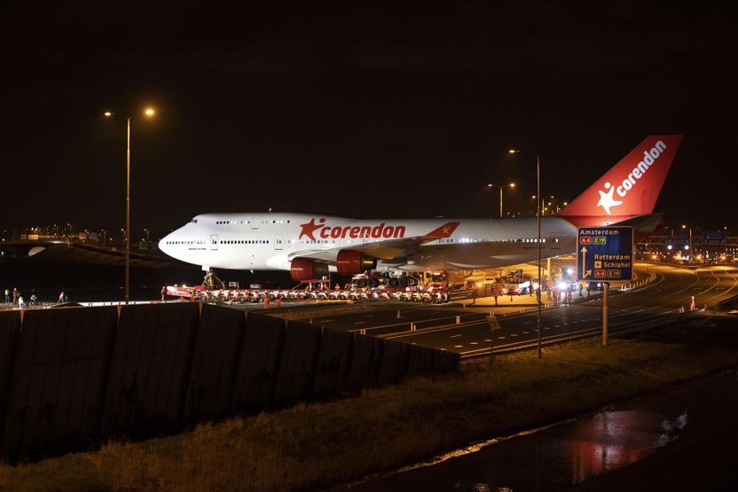 Hollandada Türk otelin bahçesine jumbo uçak konuşlandırıldı