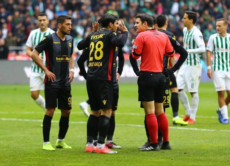 Konyaspor - Yeni Malatyaspor maçının ilk yarısındaki tek heyecanlı pozisyon
