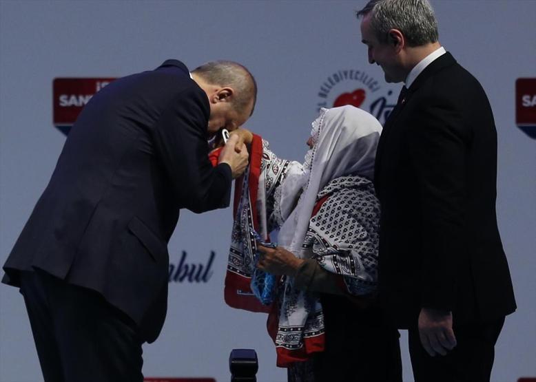 81 yaşındaki Meliha Ninenin Erdoğan sevgisi