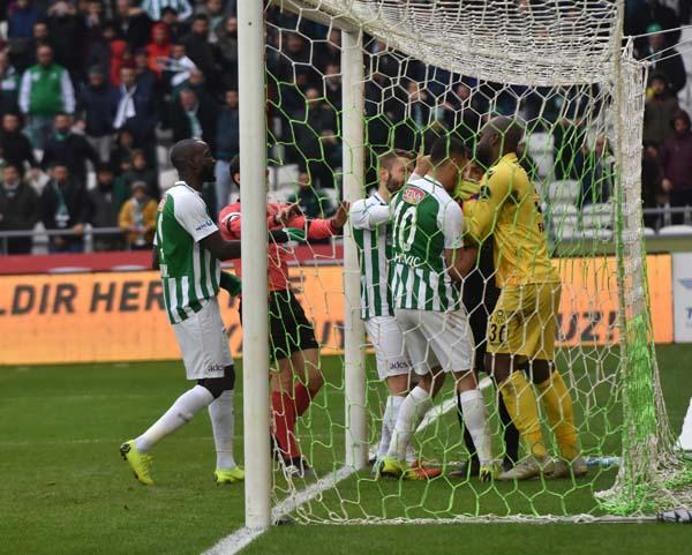Jahovic, Yeni Malatyaspor kalecisini ısırdı