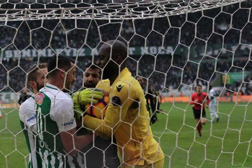 Jahovic, Yeni Malatyaspor kalecisini ısırdı