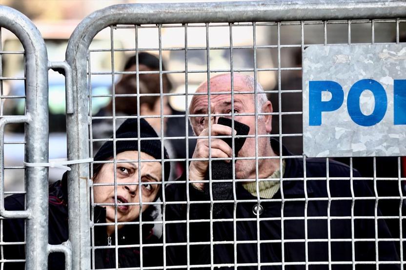 Kartalda riskli binanın yıkımı sürüyor