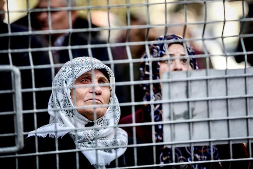 Kartalda riskli binanın yıkımı sürüyor