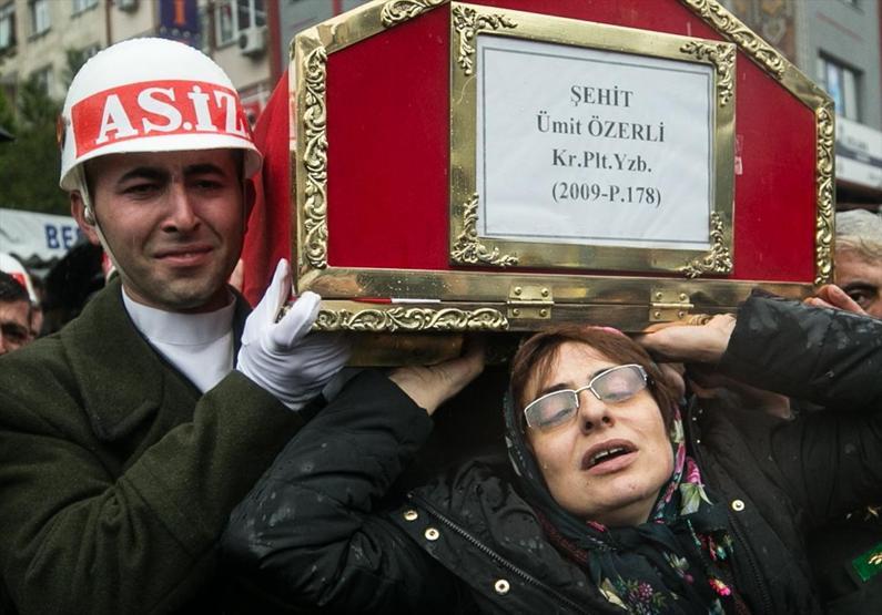 Şehit Pilot Yüzbaşı Özerli gözyaşlarıyla uğurlandı