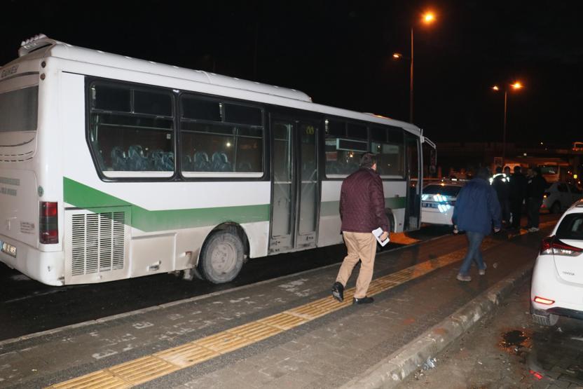 Direksiyon başında okey oynayan halk otobüsü şoförü yakalandı