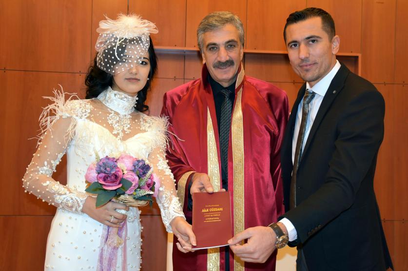 12 yılda 30 bin çiftin nikahını kıydı