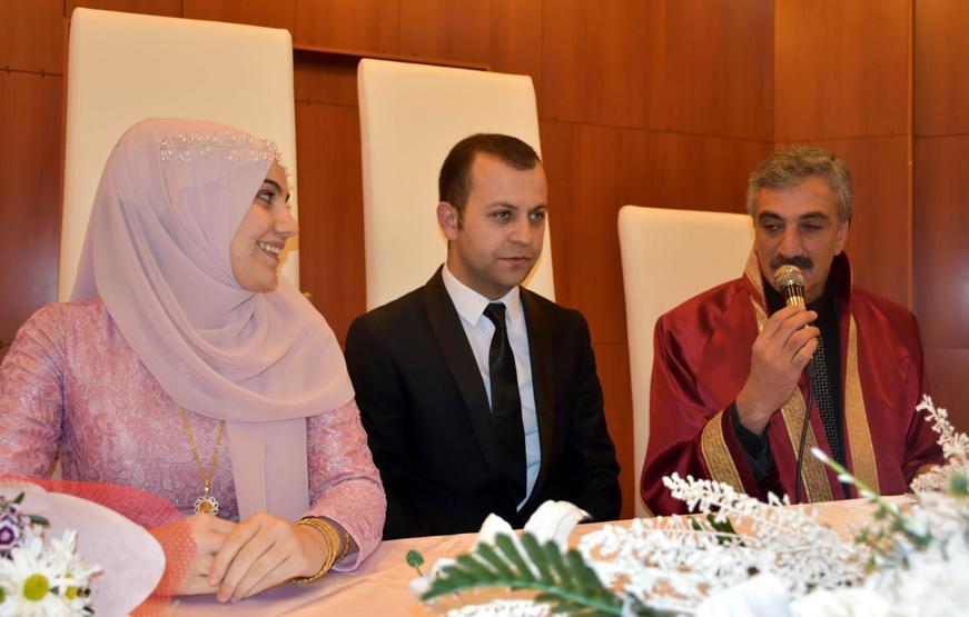 12 yılda 30 bin çiftin nikahını kıydı