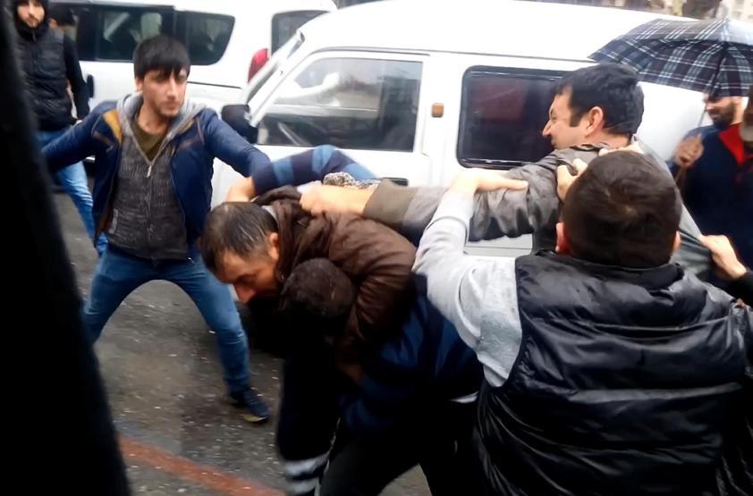 Yol ortasında meydan savaşı